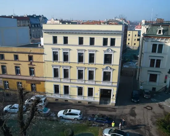 Building, Brzeg